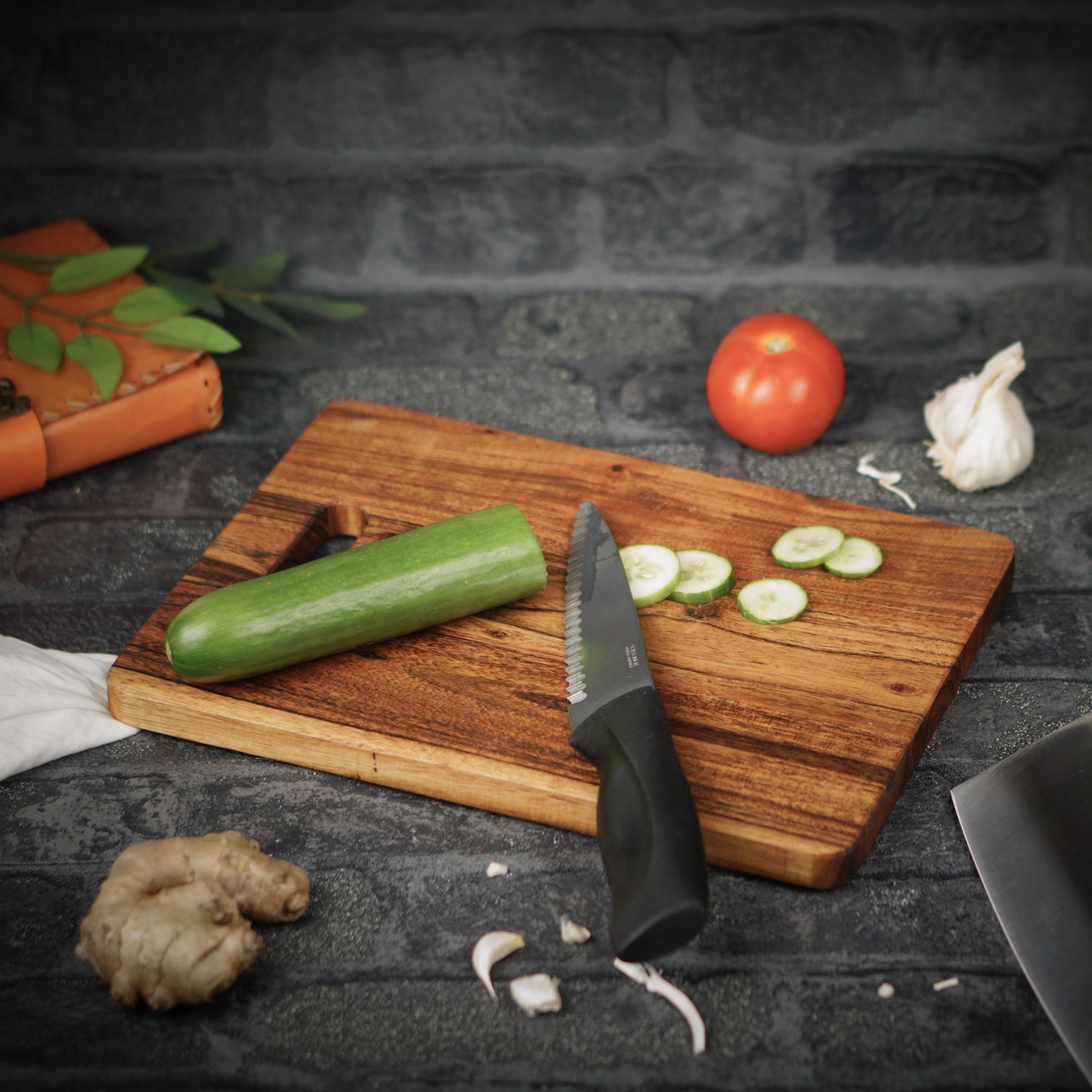Falcon – Acacia Wood Chopping Board with Food-Safe Finish