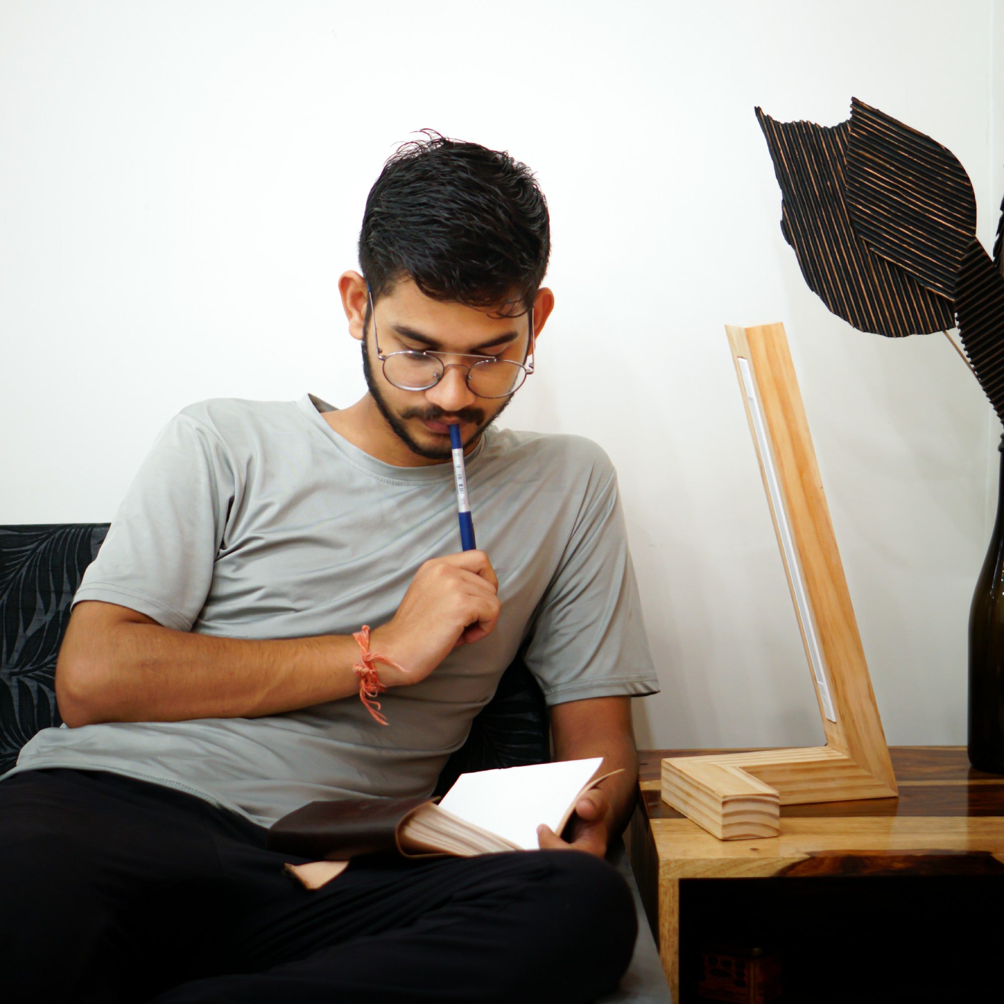Lunivo – L-Shaped Pine Wood Table Lamp