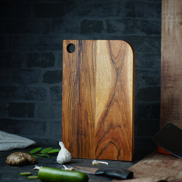 Falcon – Acacia Wood Chopping Board with Food-Safe Finish